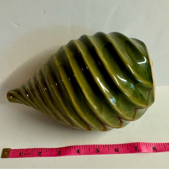 Vintage MCM pottery in earthy sage green swirl vase.Has crazing. - Picture 4 of 6